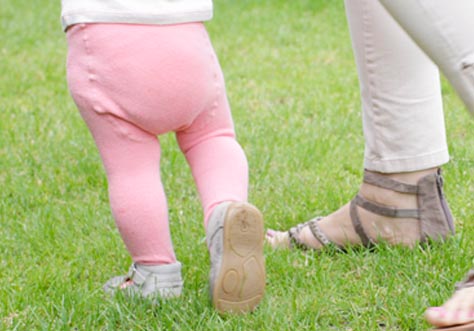 [Translate to romanian:] when babies learn to walk